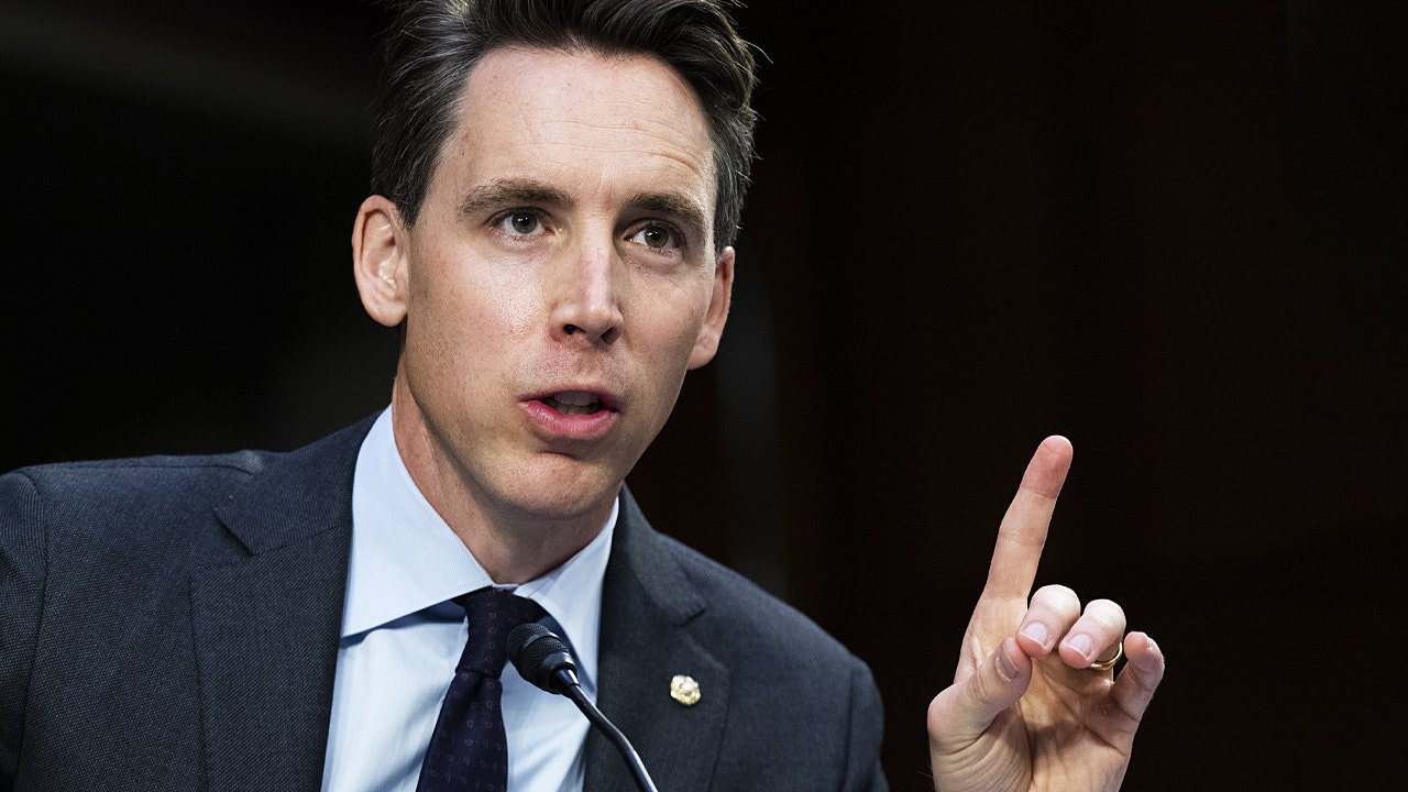 Hawley: Biden administration officials implicated in Durham probe must recuse themselves