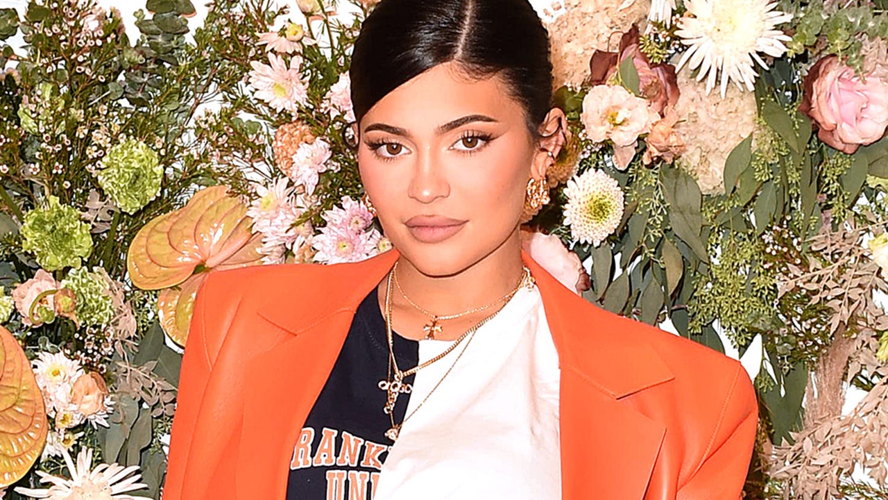 Kylie Jenner breaks weeks-long social media silence after Astroworld tragedy with peek at holiday decor