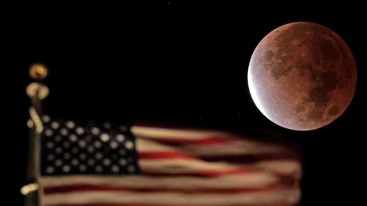 Partial lunar eclipse stuns viewers worldwide