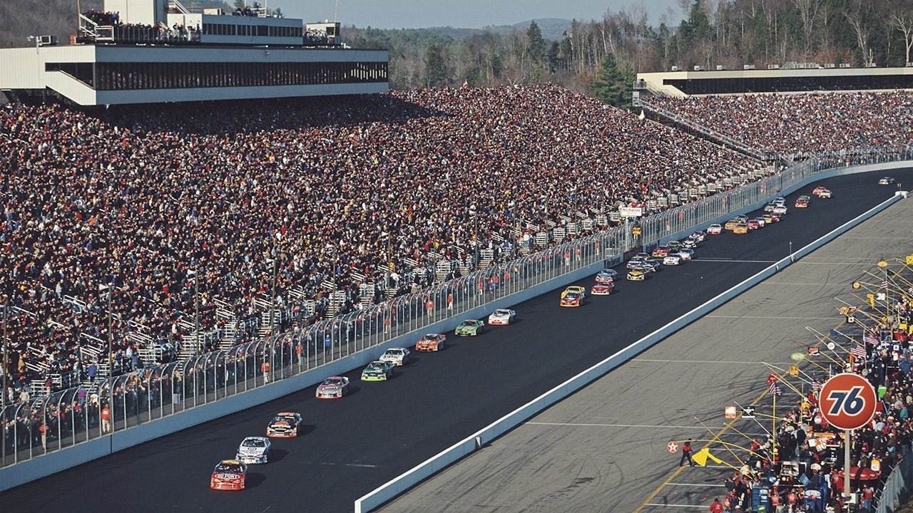 Who won NASCAR's last Thanksgiving weekend race?