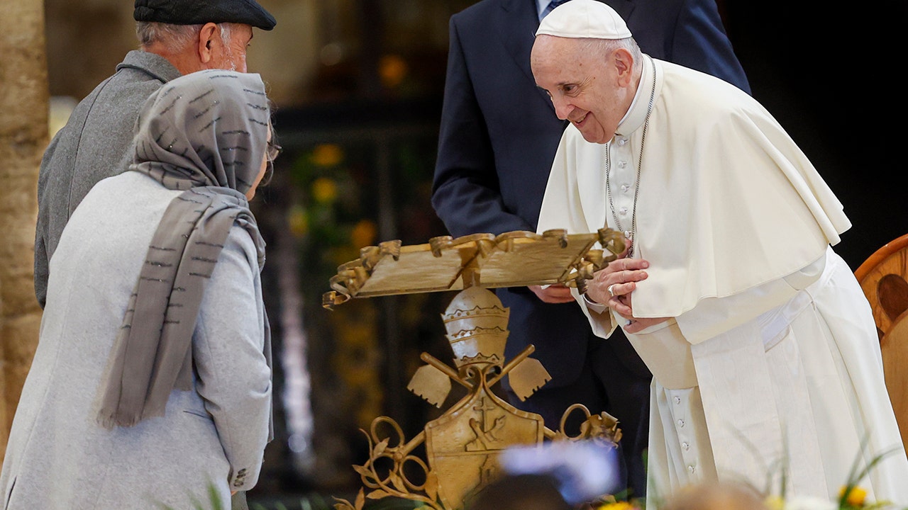 Pope Francis brings hope to the poor in Assisi visit