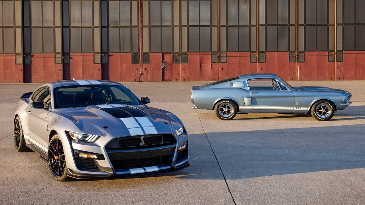 Ford Mustang Shelby GT500 Heritage Edition pays tribute to 1967 original with $10K racing stripes