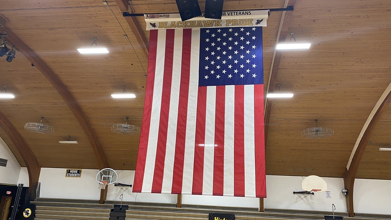 Iowa student honors veterans with huge American flag after fundraising effort