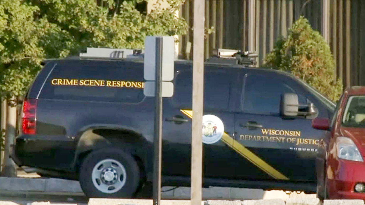 2 officers wounded, suspect in custody following Wisconsin hotel