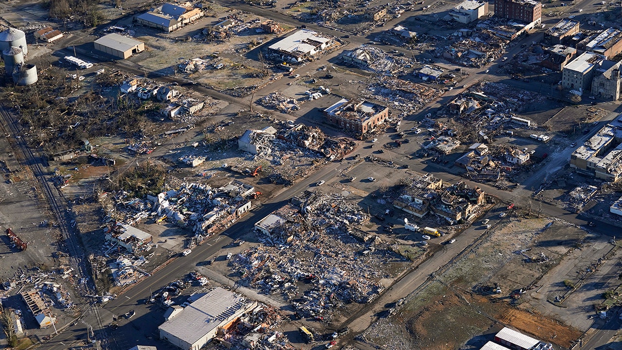 Spokesman: 8 factory workers dead, 8 missing from tornado | Fox News