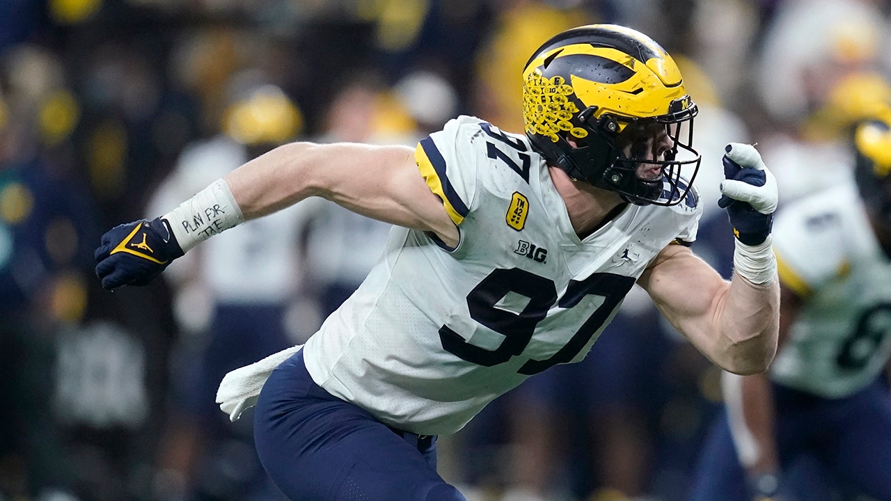 Lions select Aidan Hutchinson second overall in 2022 NFL Draft