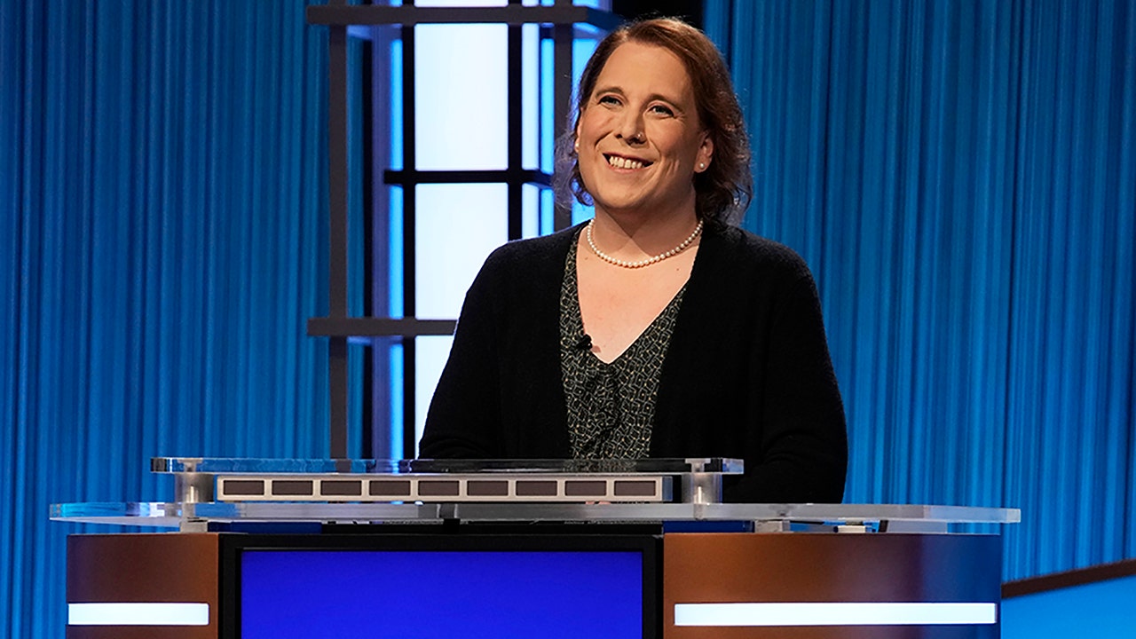 'Jeopardy!' champion Amy Schneider reveals she was robbed in Oakland