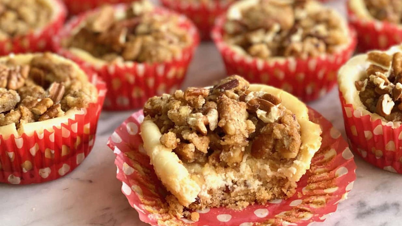 Baileys streusel cheesecake cups for Christmas dessert