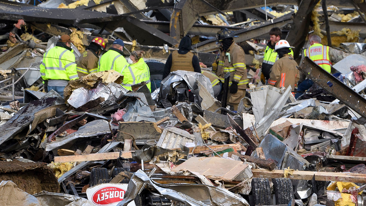 Kentucky Candle Factory Worker Live-streams After Building Collapse ...