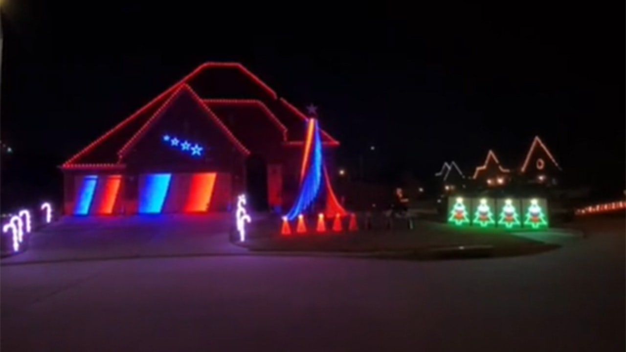 Texas man's Lil Jon Christmas lights sequence goes viral