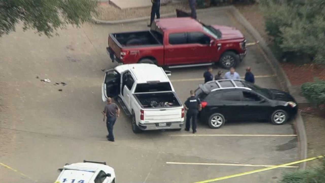 Texas police officer, suspect killed in shootout