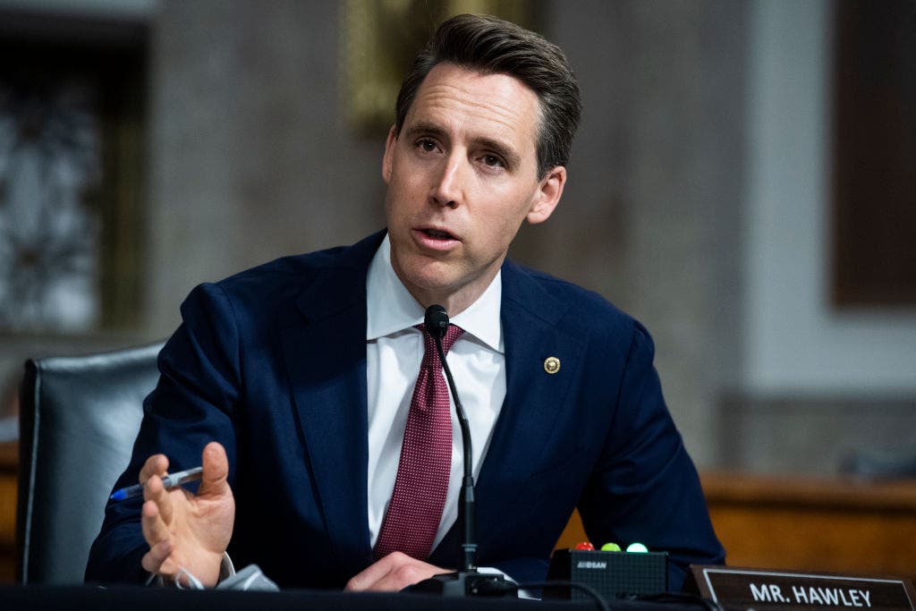 Hawley pledges to support Ukraine's Zelenskyy: It's 'indefensible' the US is importing Russia's 'blood oil'