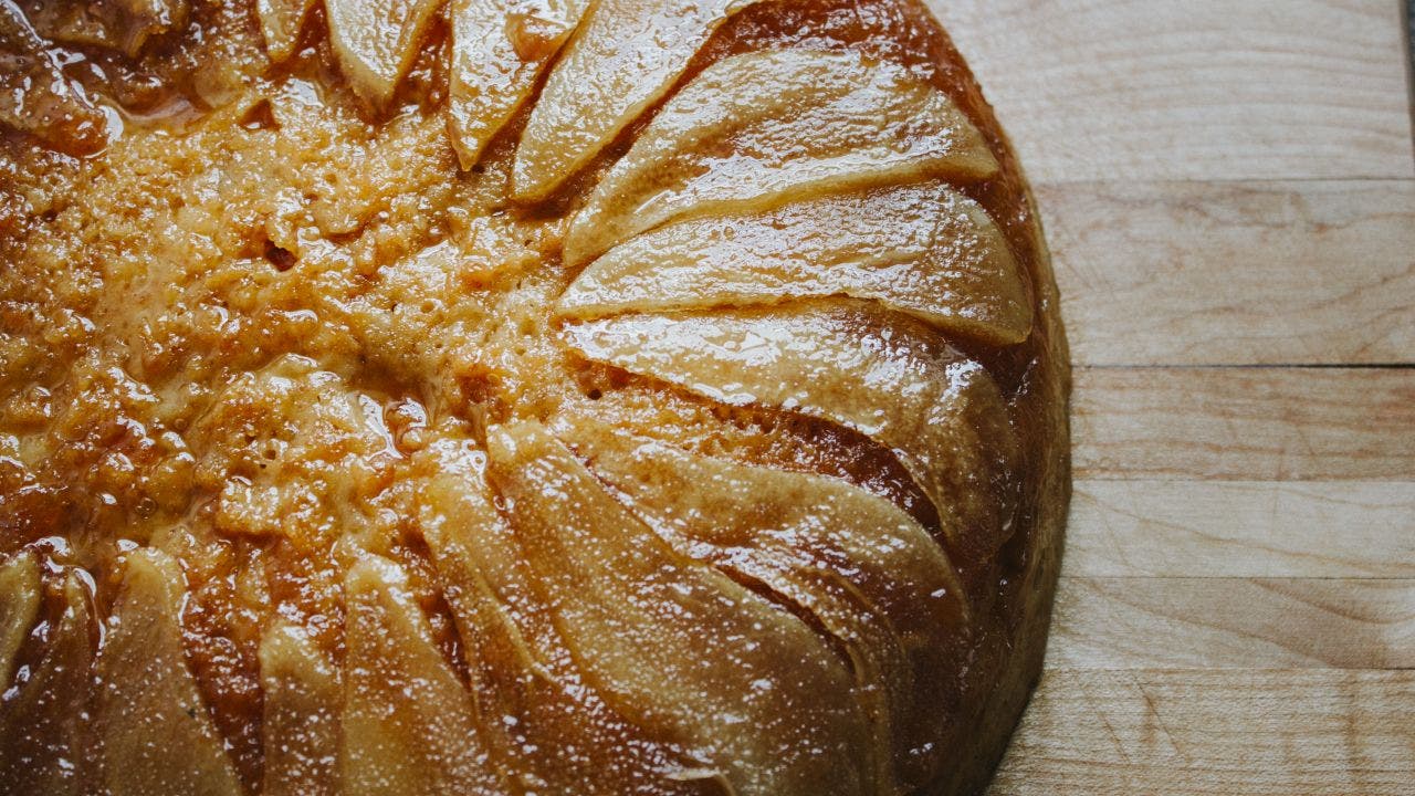 Pear upside-down cake for Xmas dessert: Think about this recipe