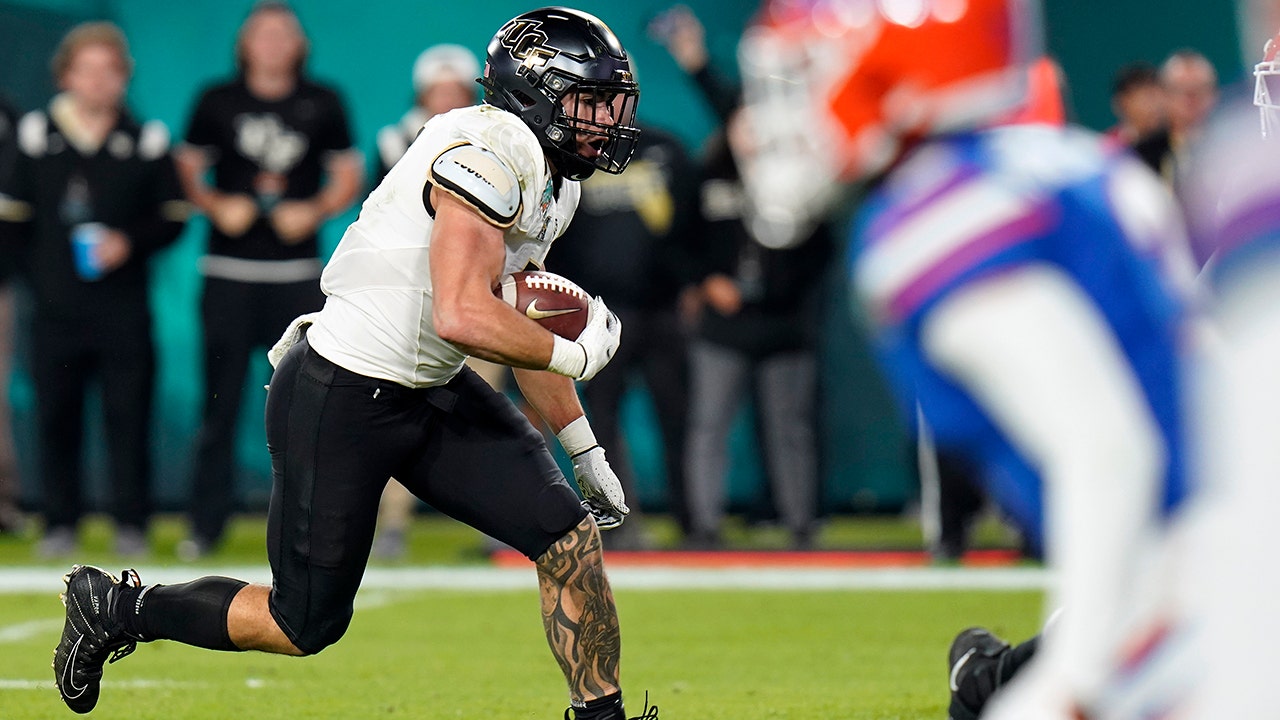 Bowser boosts UCF to 29-17 Gasparilla Bowl win over Florida