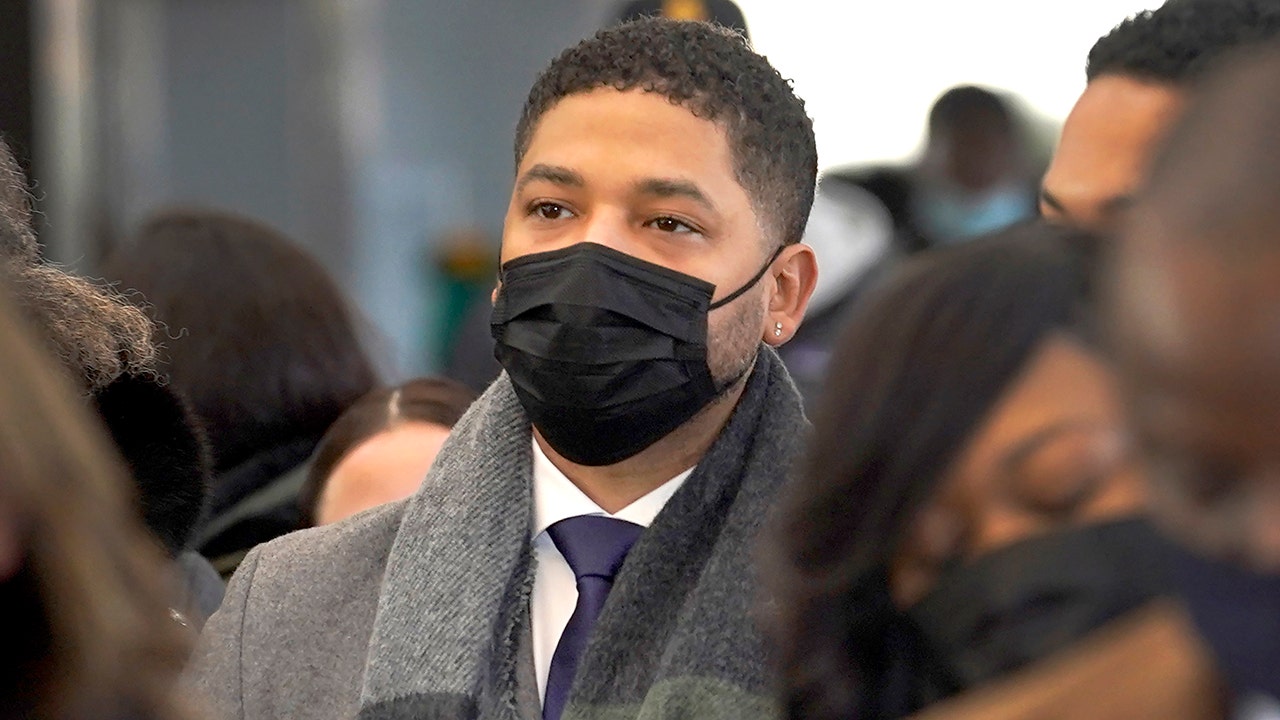 Judge orders Jussie Smollett case's full investigative report from the special prosecutor be made public