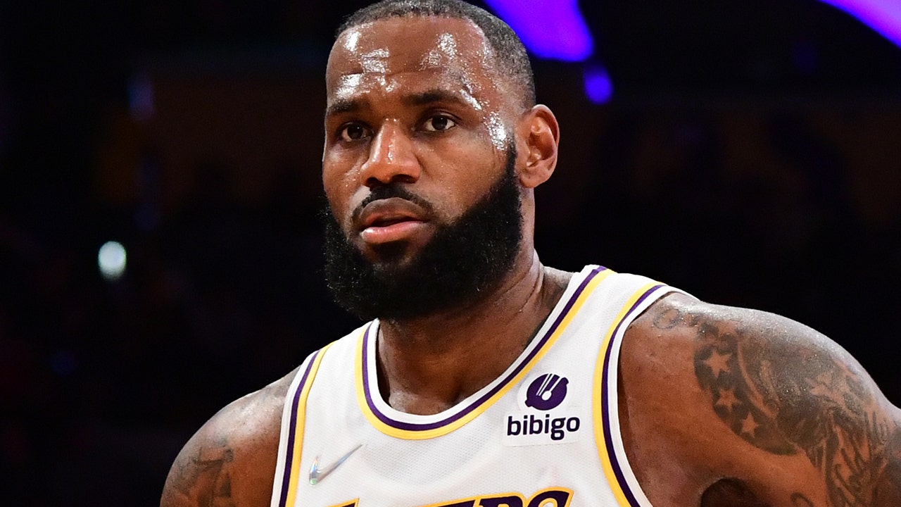 LeBron James: 'Zero sense' for high school basketball players to have masks under chins