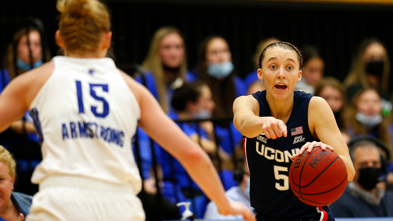 bueckers leads no 2 uconn to 74 49 win over seton hall fox news