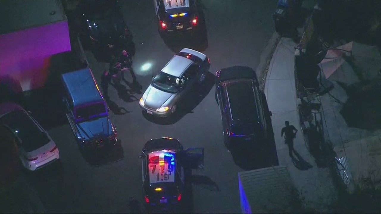 Los Angeles police-chase suspect rams into police cruisers in Studio City