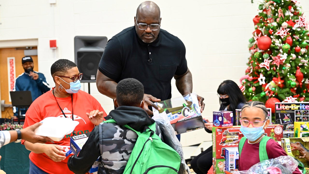 Shaquille O'Neal Likes to Surprise Fans with Gifts