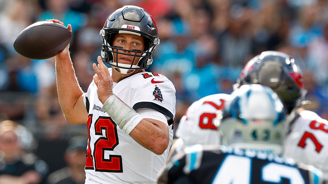 Brady, Bucs can clinch NFC South with win over Panthers