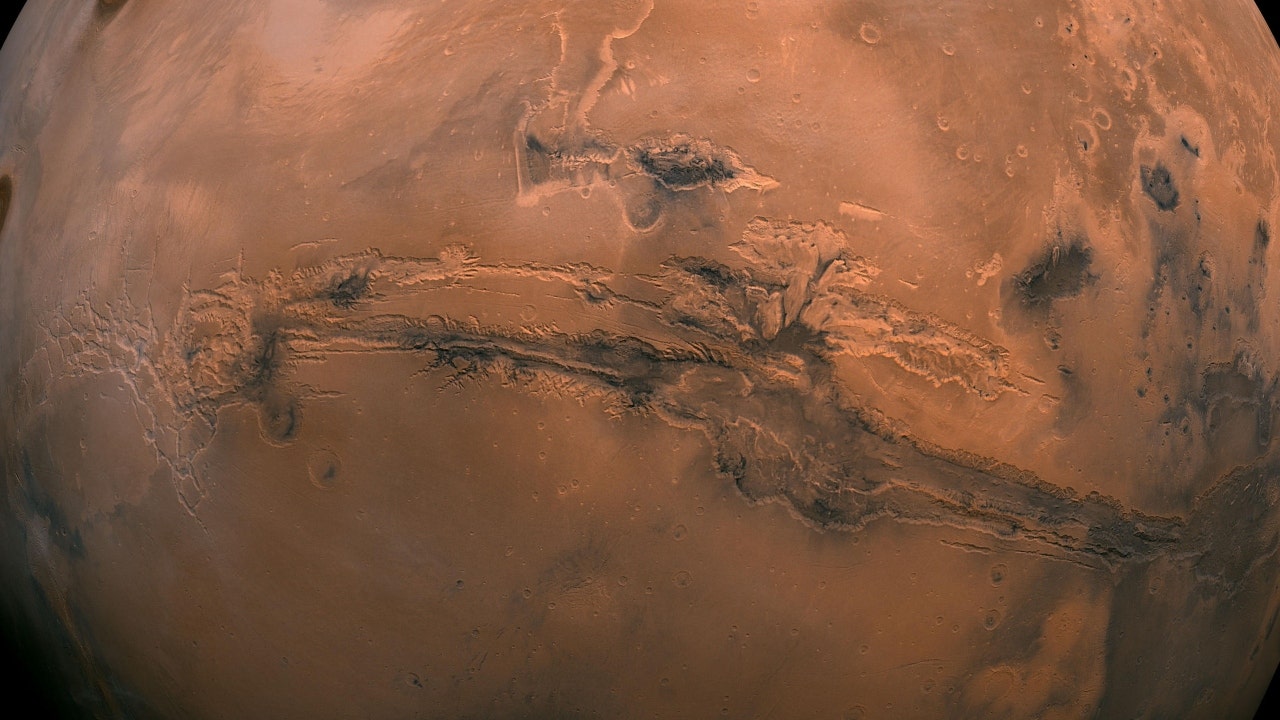 Pētnieki saka, ka ūdens tika atklāts zem Marsa virsmas