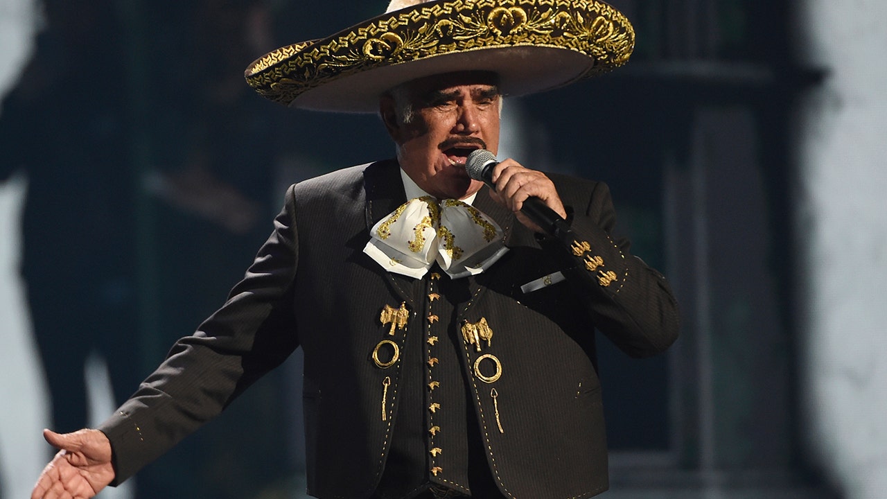 Vicente Fernández, legendary Mexican singer, dead at 81