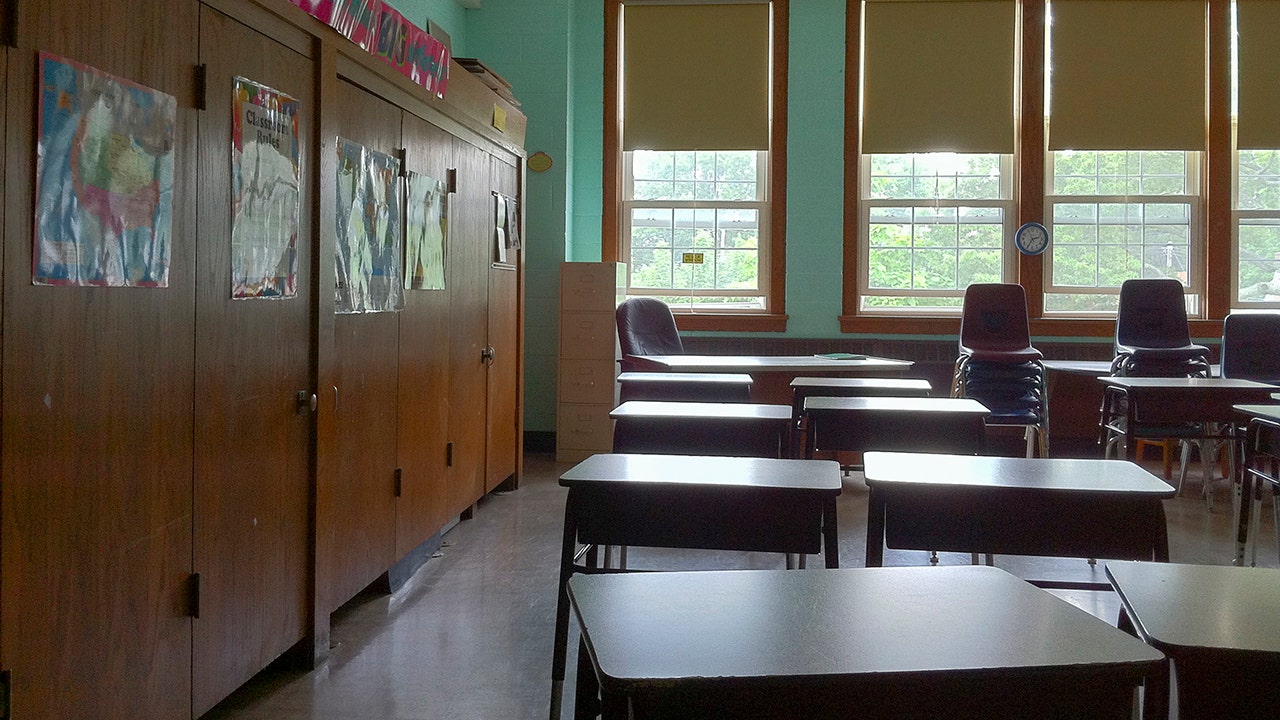 Maine school district, social worker blasted for allegedly assisting with transitioning of 13-year-old girl