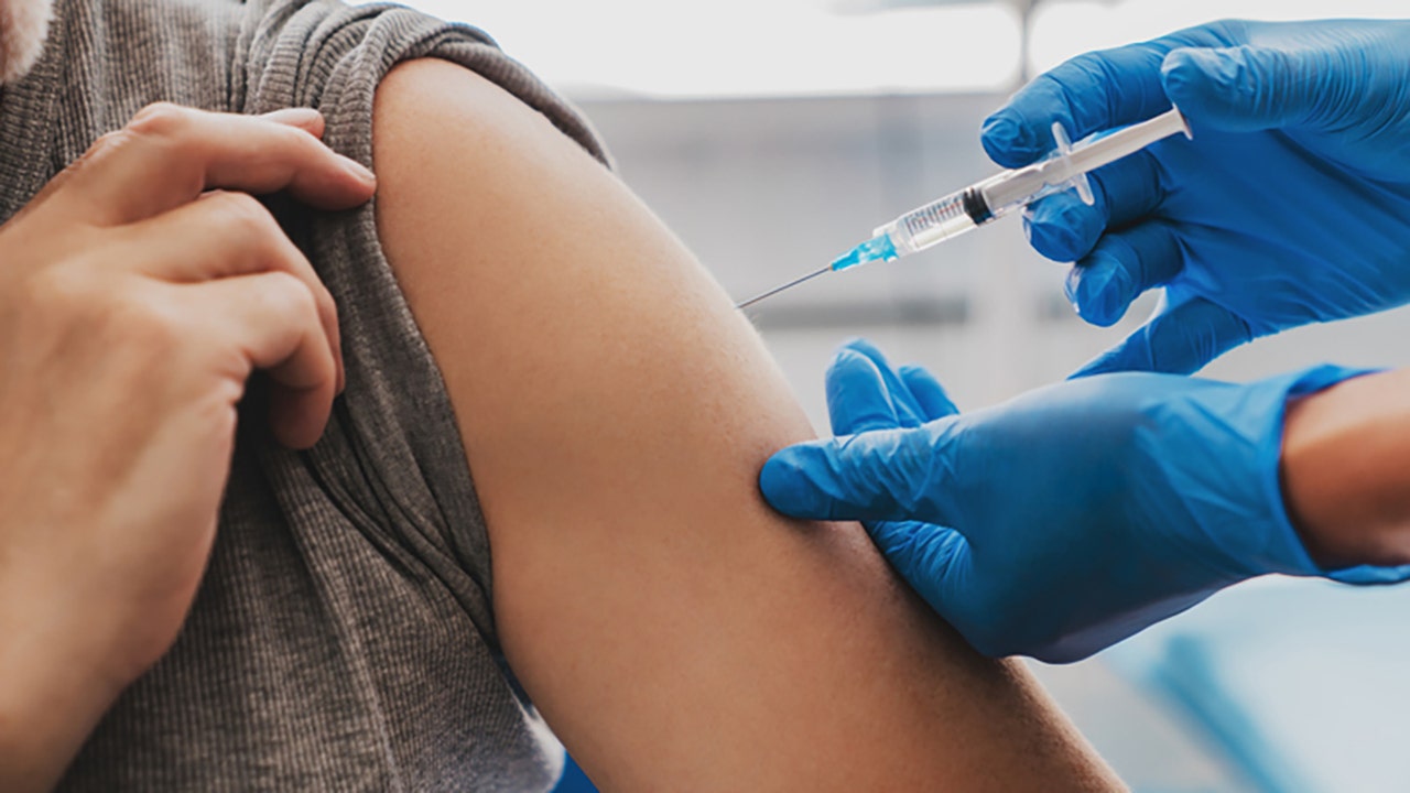 Las tasas mundiales de vacunación están en su nivel más bajo en años.  ¿Se puede culpar al COVID?