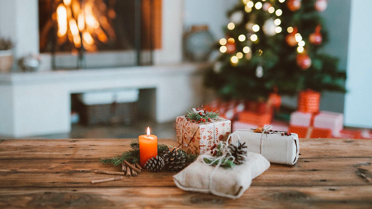 11 DIY Christmas centerpieces you can showcase during a festive holiday feast