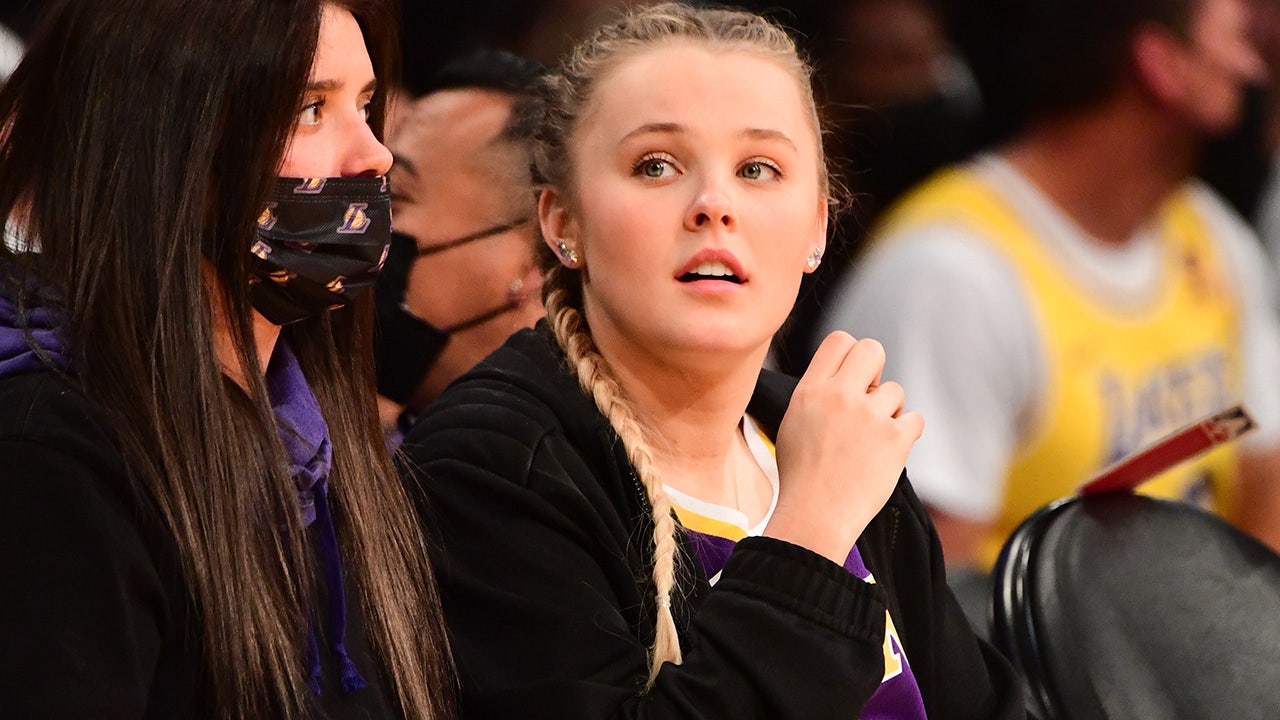 Jojo Siwa was virtually “trampled” by a Phoenix Suns participant within the recreation in opposition to the Los Angeles Lakers