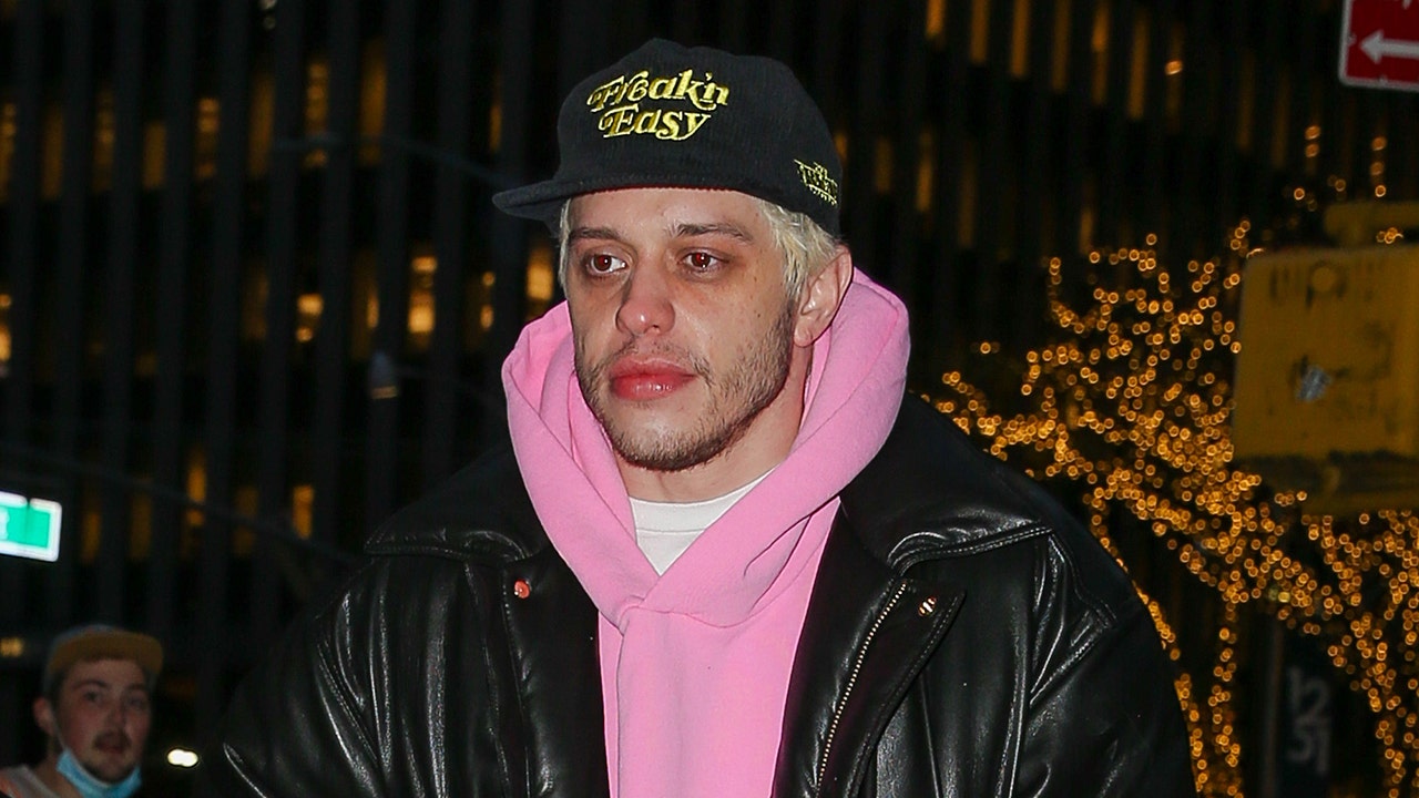 Stephen Curry Signs Pete Davidson's Pink MJ Hoodie From Record-Breaking Game