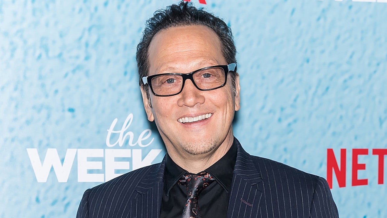 Rob Schneider praises Arizona police officers after his car breaks down: 'A huge thank you'