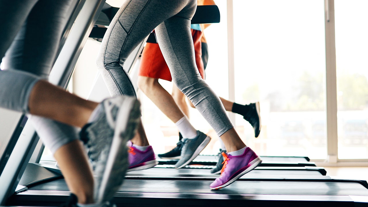 Redditors go wild when man asks if it's wrong to use treadmill in building's gym for four hours a day - Fox News