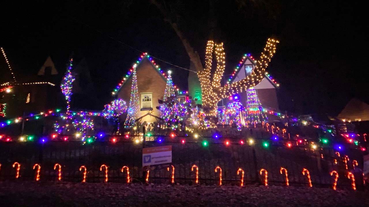 Christmas Lights Des Moines Ia 2022 Volunteers Help Iowa Man Keep His Christmas Light Tradition Going Strong |  Fox News