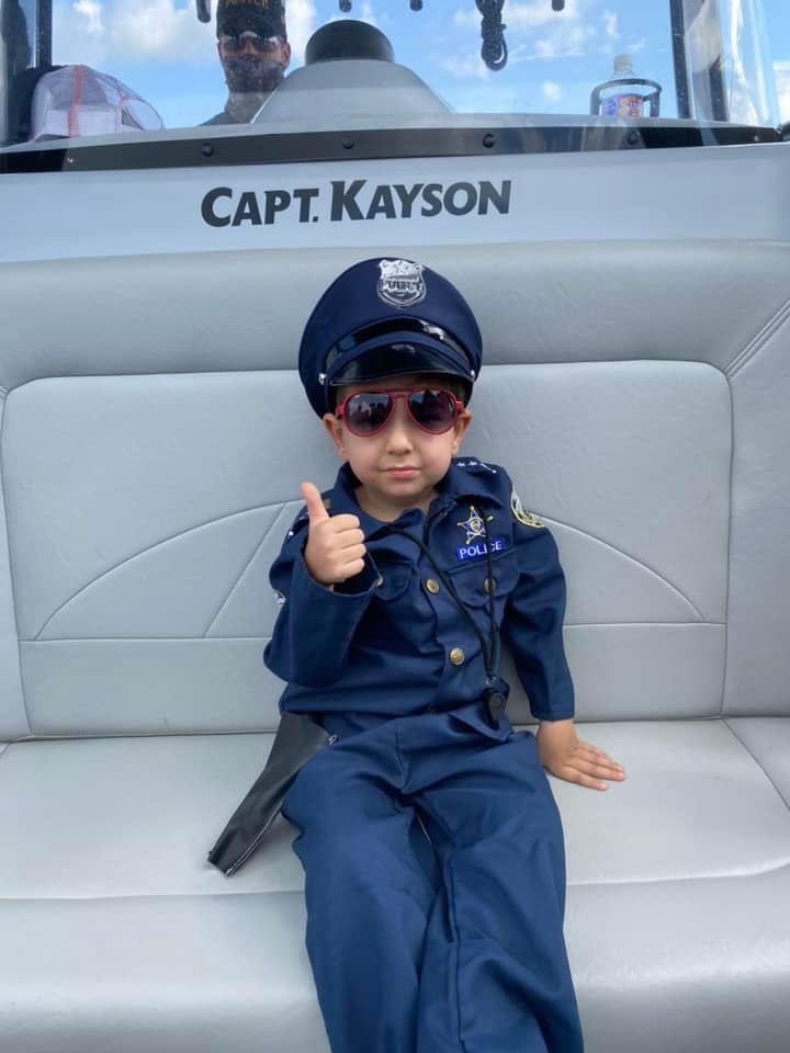 Florida police department gives 6-year-old cancer patient boat parade
