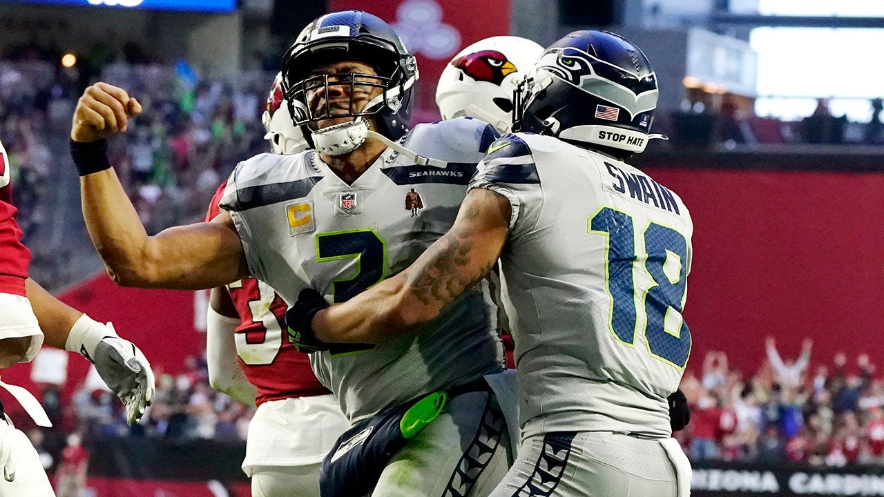 Seahawks win 38-30 to spoil Cardinals' shot at NFC West title