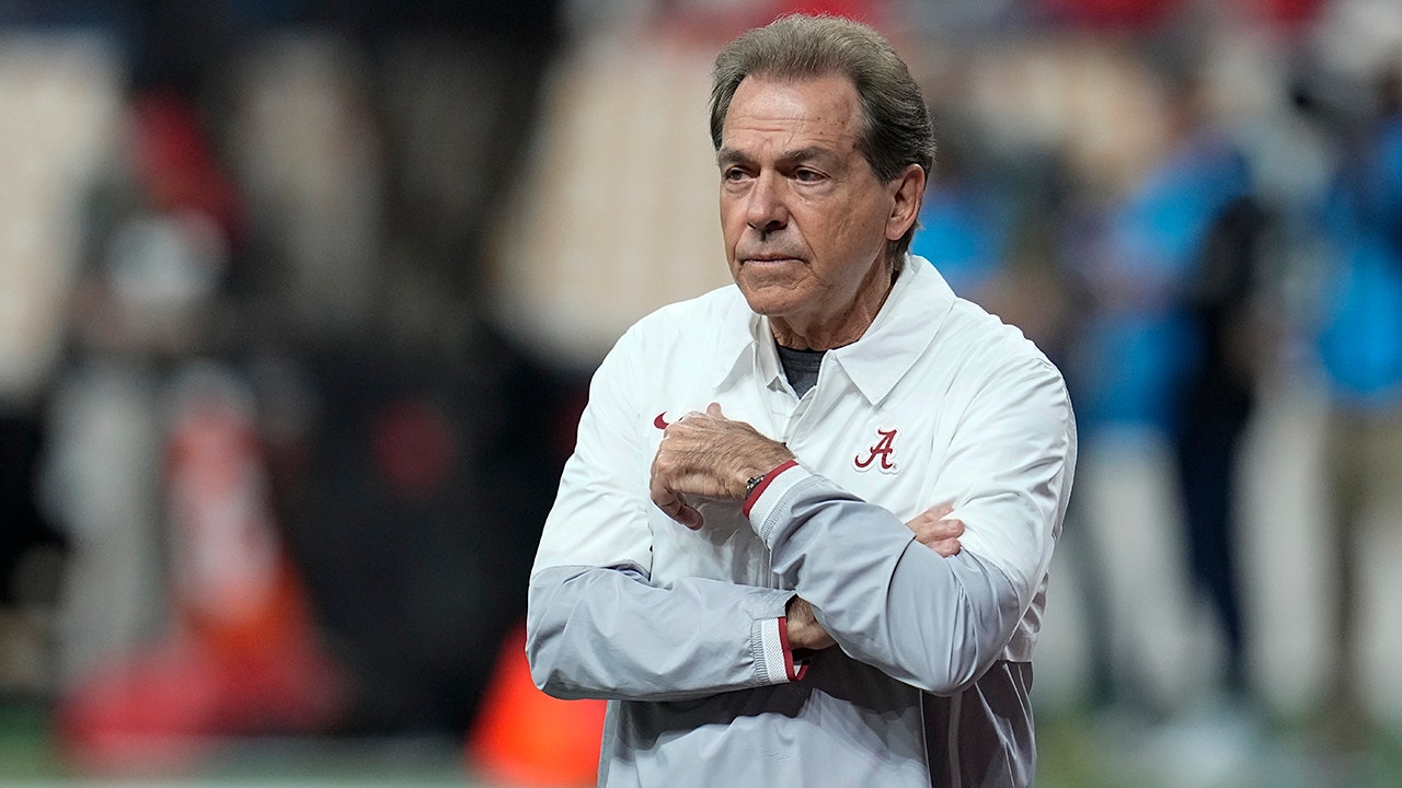 Nick Saban e outros pedem que Manchin ajude a aprovar lei de direitos de voto