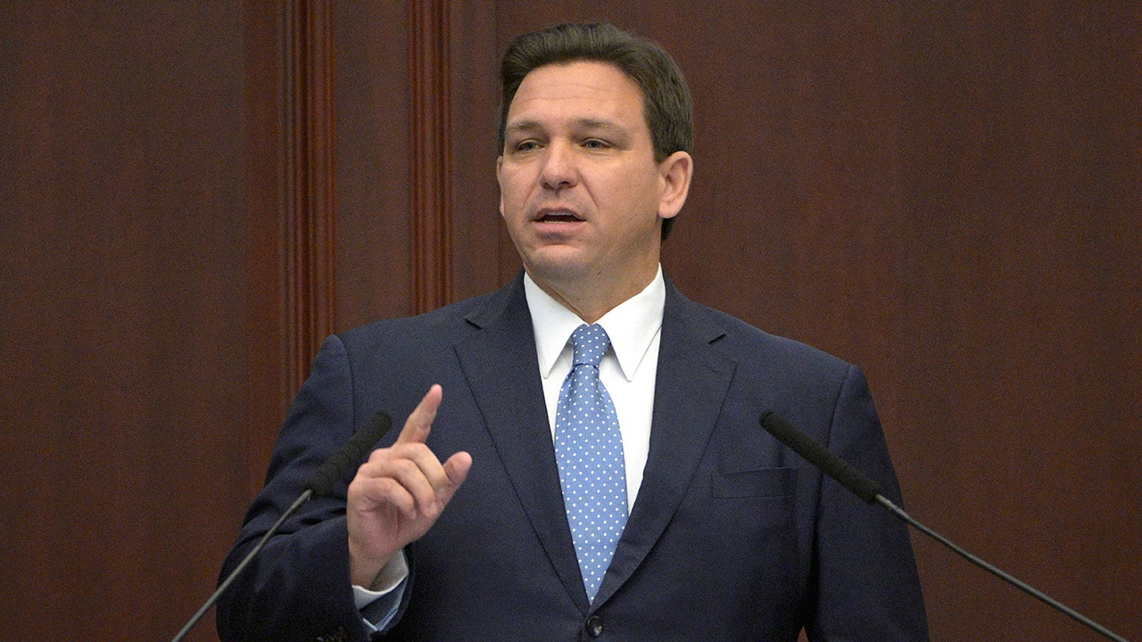 DeSantis calls Democrats in DC 'hypocrites' over COVID rules