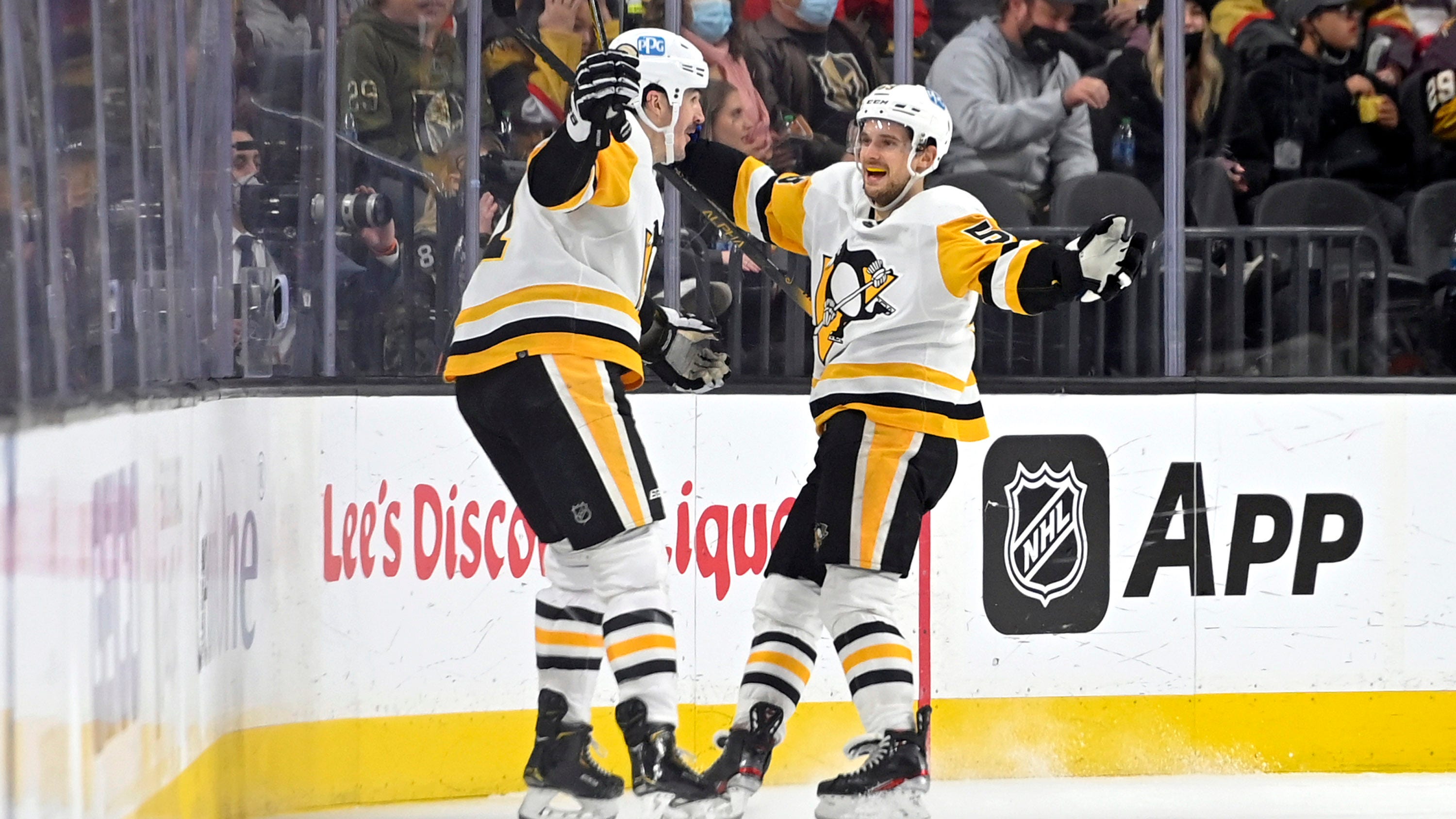 Penguins score 5 unanswered goals to rally past Golden Knights 5-3