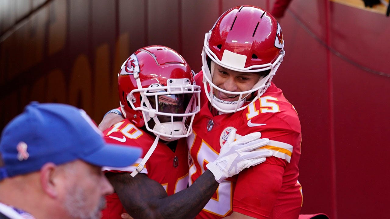 BLOG: Social media reacts to Chiefs trading Tyreek Hill