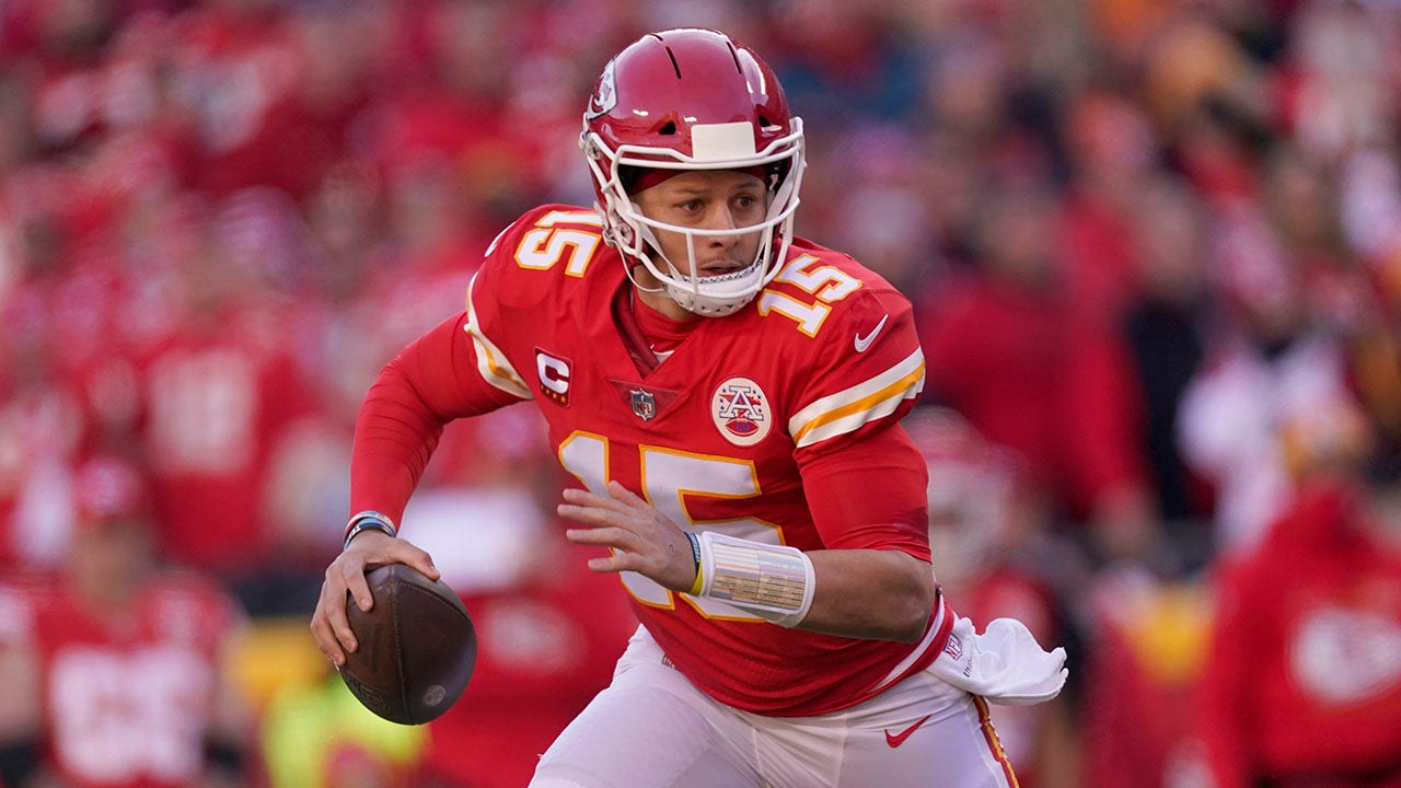 Patrick Mahomes' Lack of Help Without Travis Kelce Slammed by Chiefs Fans vs.  Lions, News, Scores, Highlights, Stats, and Rumors