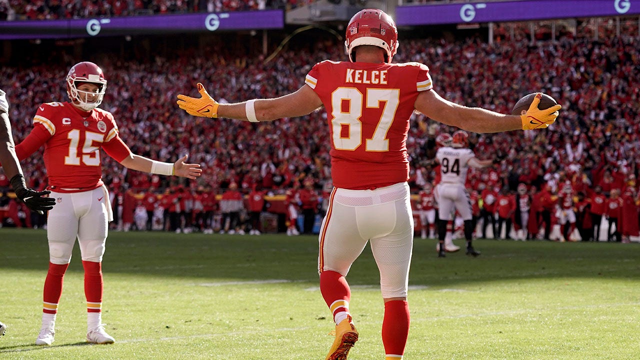 Kansas City's Travis Kelce puts personality on display at Super Bowl 57