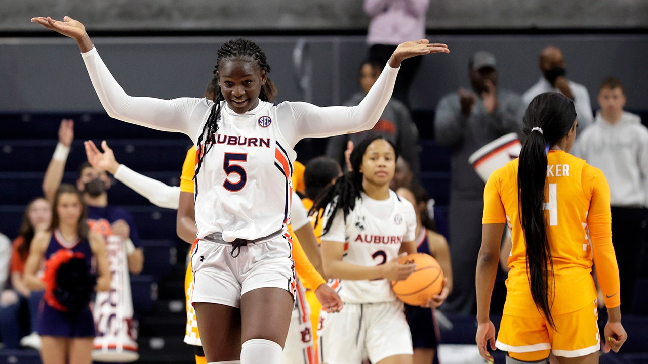 Aicha Coulibaly, Auburn women close strong to stun No. 4 Tennessee