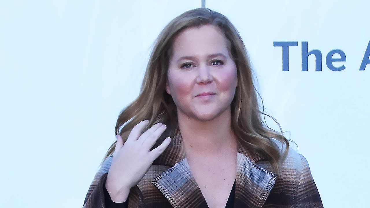 Amy Schumer, after endometriosis and liposuction surgeries, shows off