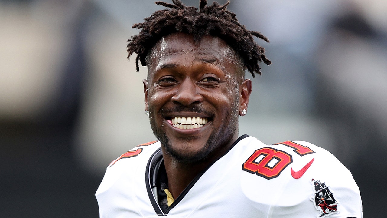 Antonio Brown sat courtside at NBA game one night after Bucs meltdown