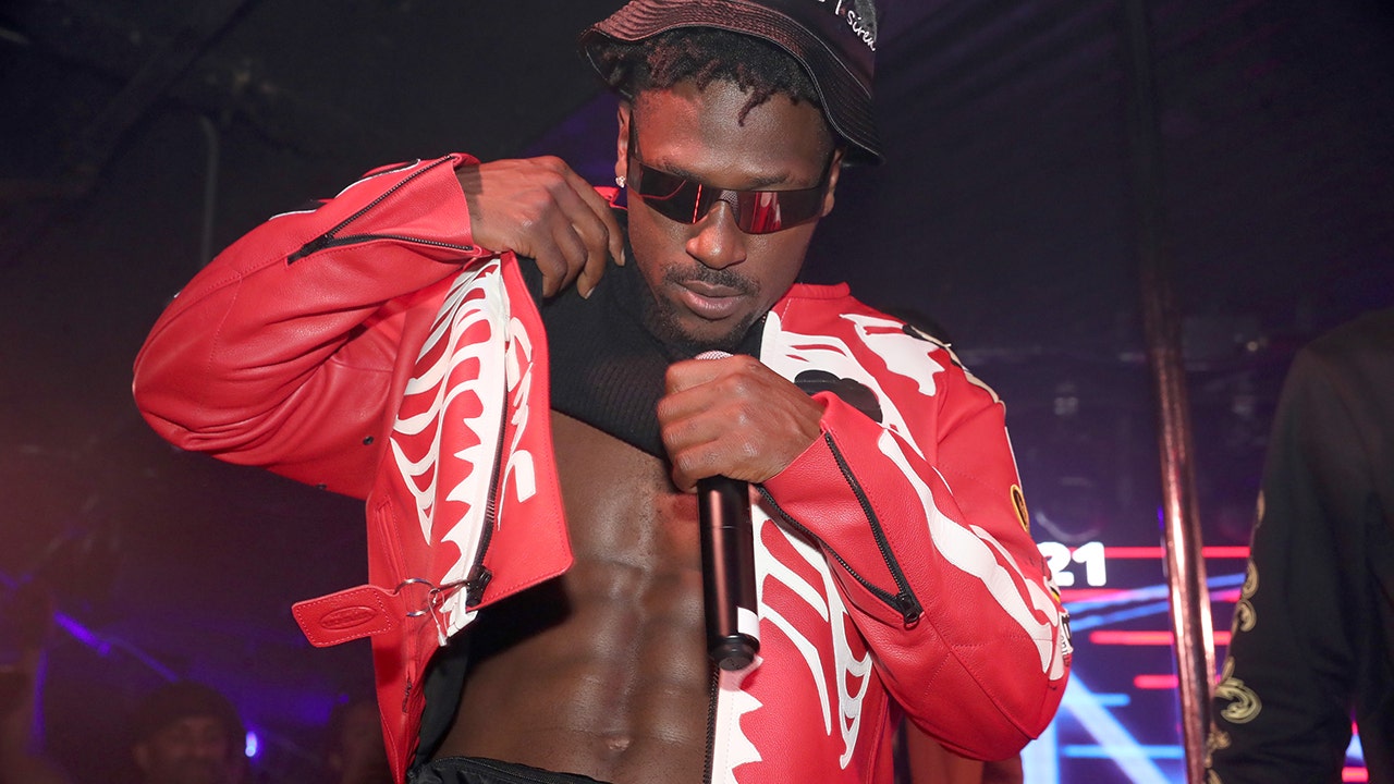 Former NFL Star Antonio Brown to Perform Rap Show at Nightclub - Sports  Illustrated