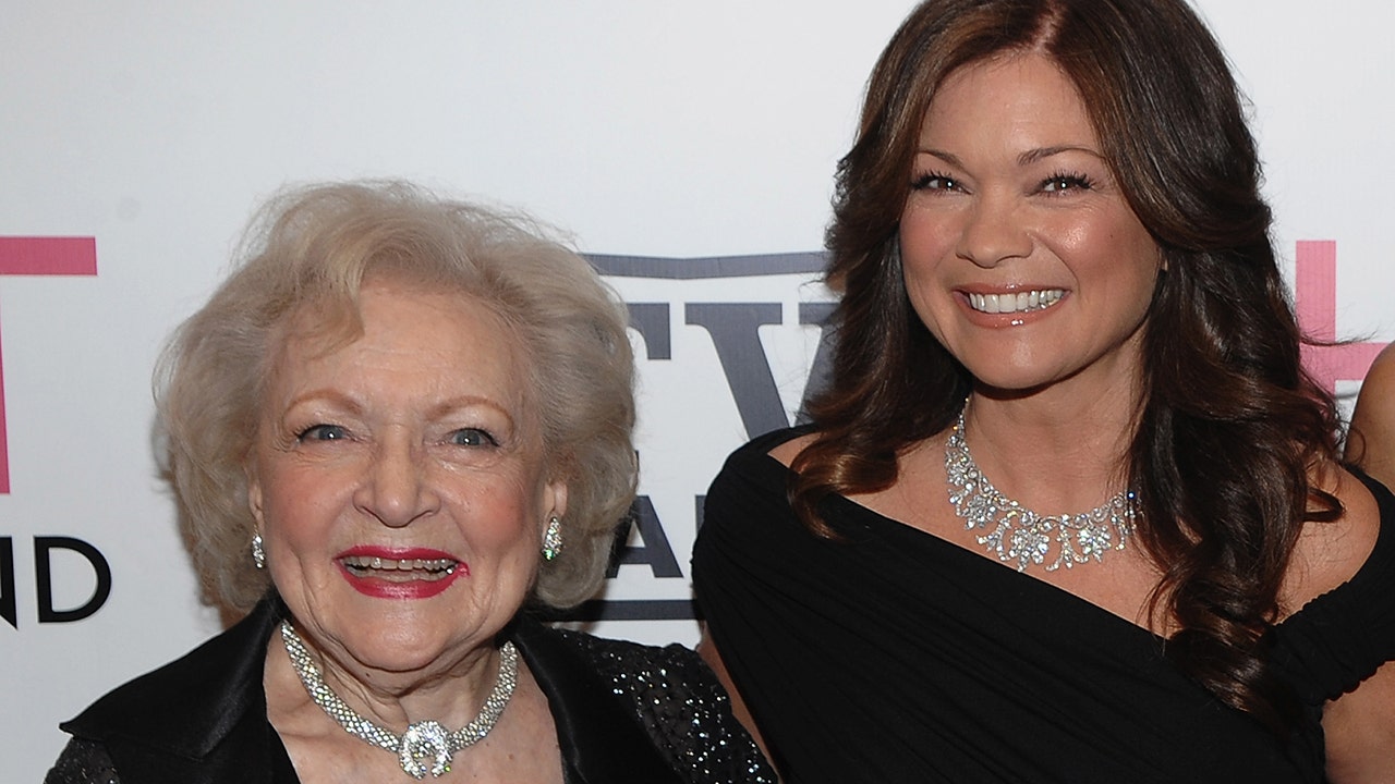 Betty White’s ‘Hot in Cleveland’ co-star Valerie Bertinelli says she thinks about late star ‘all the time’ – Fox News