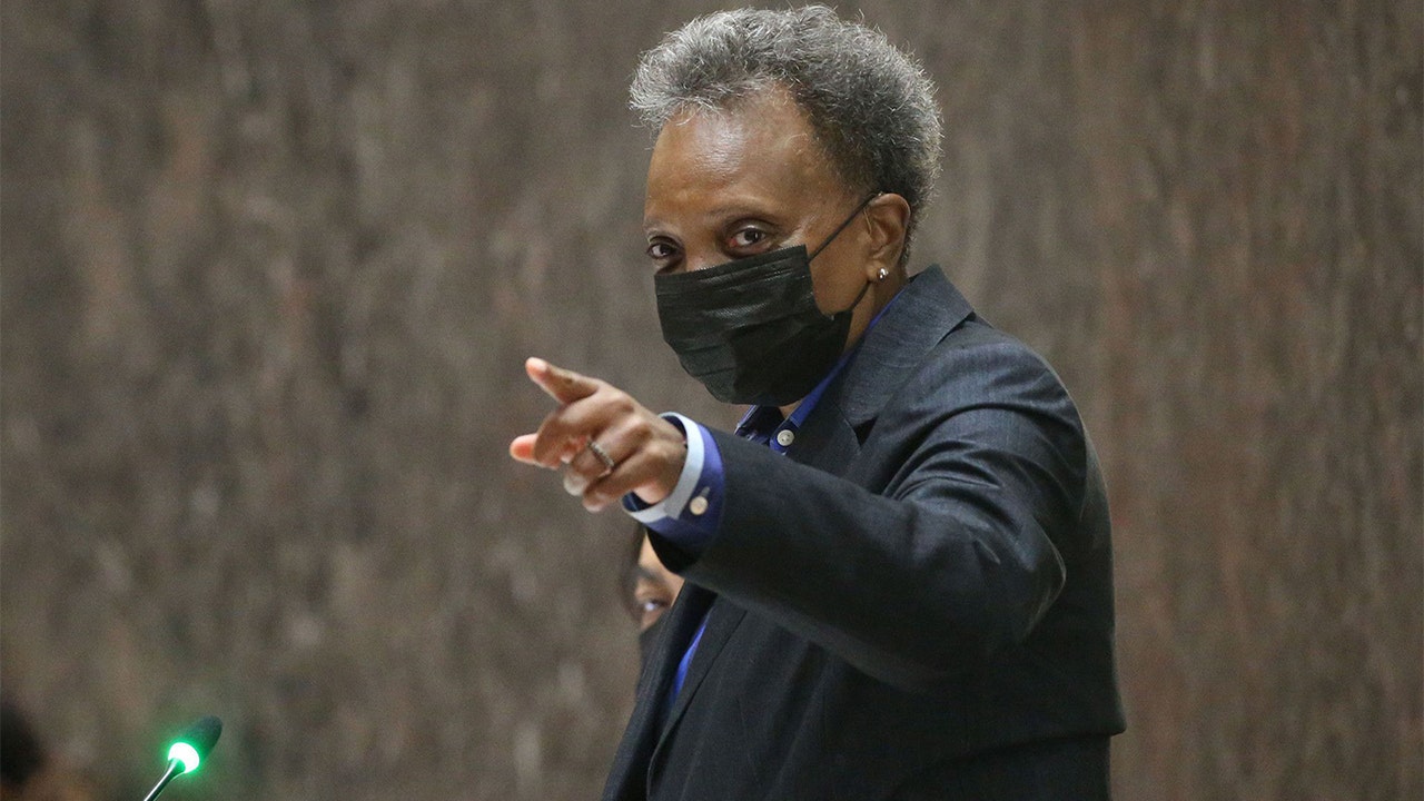 Chicago Mayor Lori Lightfoot tests positive for COVID-19