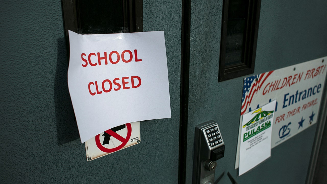 Chicago Public Schools close for fourth straight day as mayor blasts teachers union for &apos;illegal walk-out&apos;