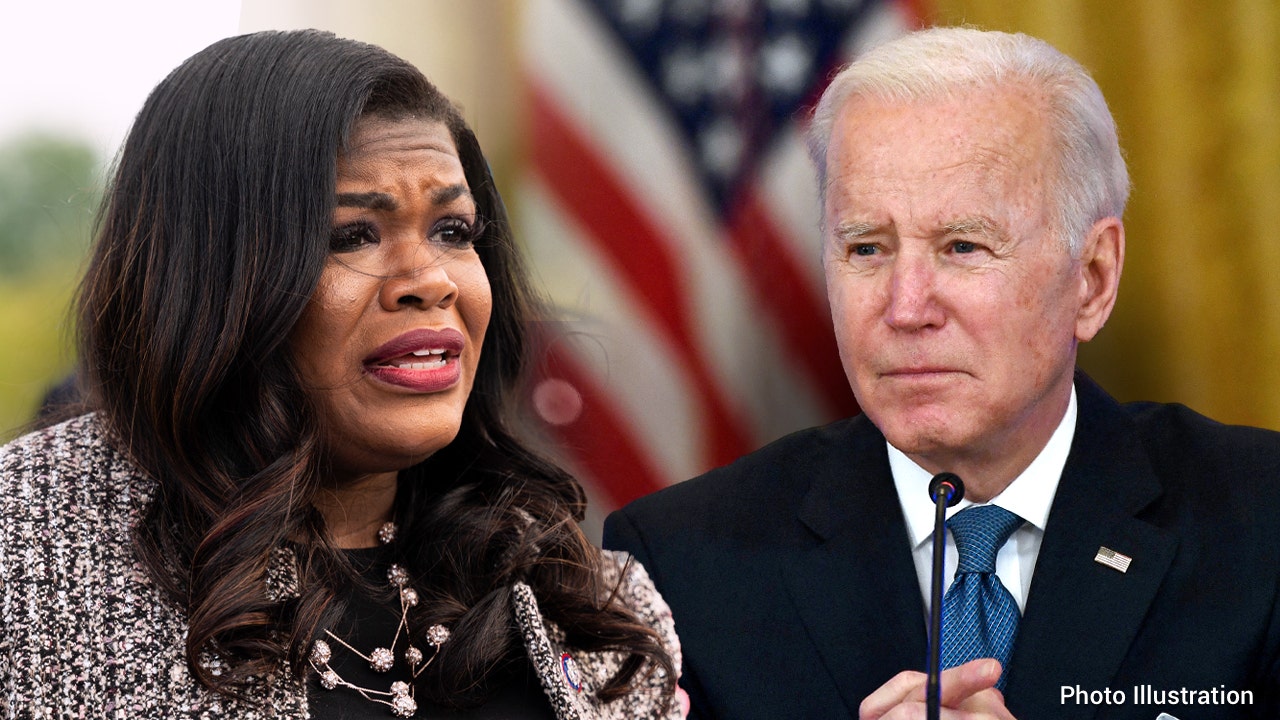 Cori Bush sends message to Biden with State of the Union outfit